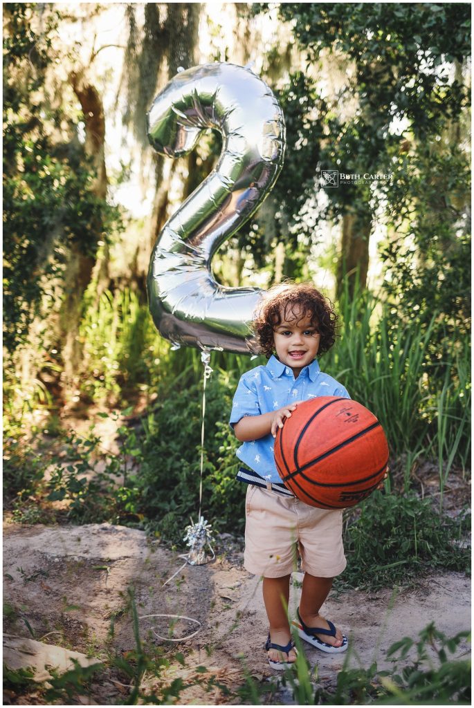 2 year old boy with 2 balloon
Loyce Harpe Park Lakeland FL
2 balloon
rustic setting